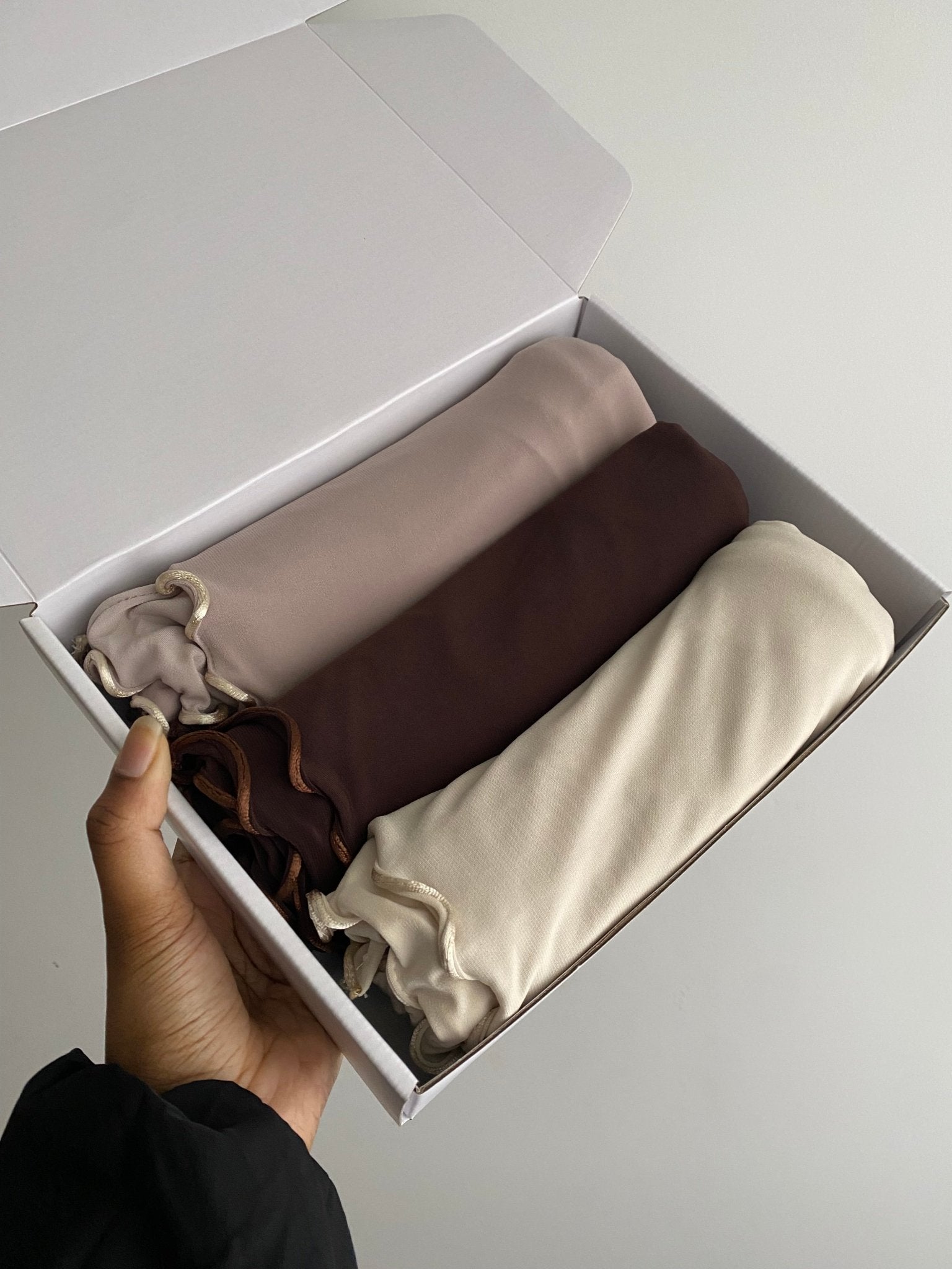 Box Hijab Jersey Froufrou - Brown – MON HIJAB MODEST