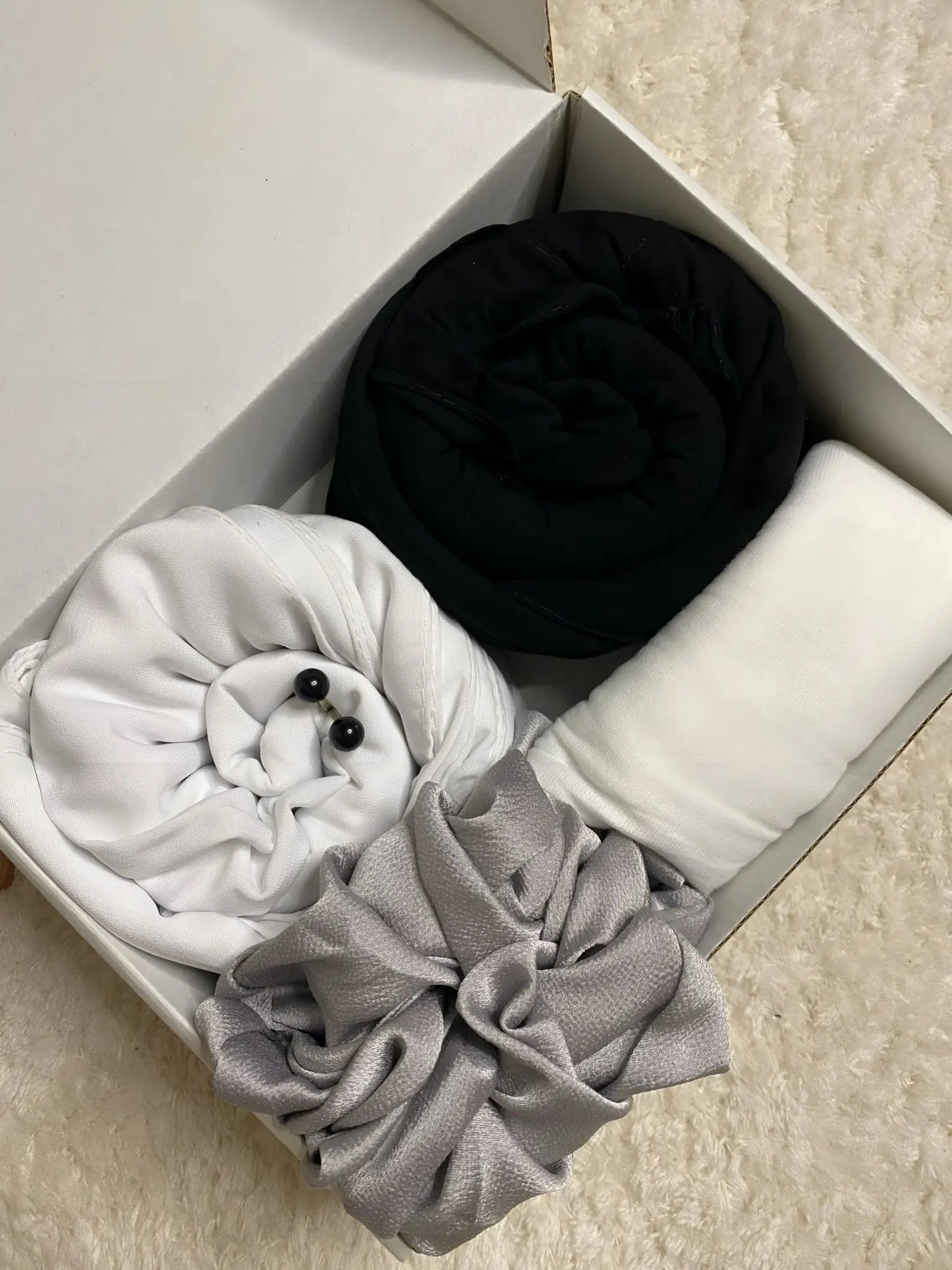 My first Hijab Box - Basic MON HIJAB MODEST